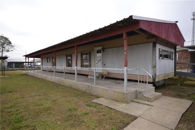 3924 Highway 90 E, House other with 3 bedrooms, 2 bathrooms and null parking in Des Allemands LA | Image 6
