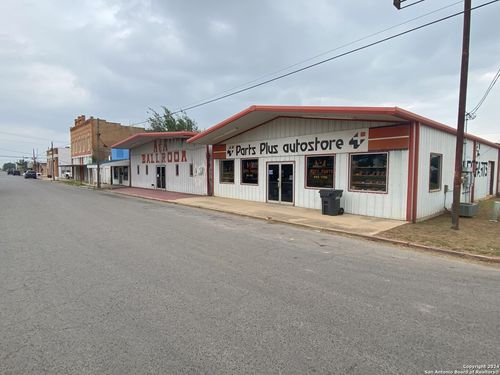 119 S Commerce St, Dilley, TX, 78017-3501 | Card Image