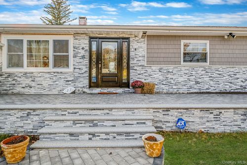 27 Kenwood Dr, Bohemia, NY, 11716-1313 | Card Image