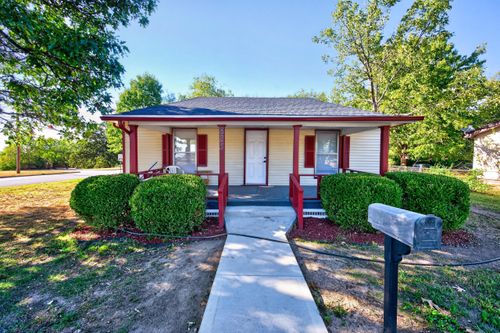 885 W 4th St, Lebanon, MO, 65536-2812 | Card Image