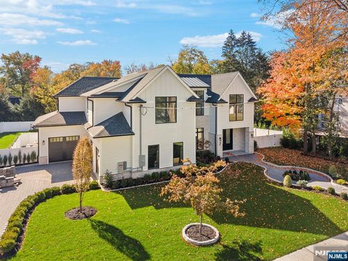 7 Central Ave, Demarest, NJ, 07627-1602 | Card Image