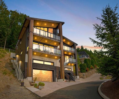 4 - 36228 Sandringham Dr, House with 7 bedrooms, 6 bathrooms and 10 parking in Abbotsford BC | Card Image