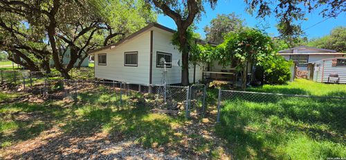 223 Lookout Dr, Lakehills, TX, 78063-6423 | Card Image