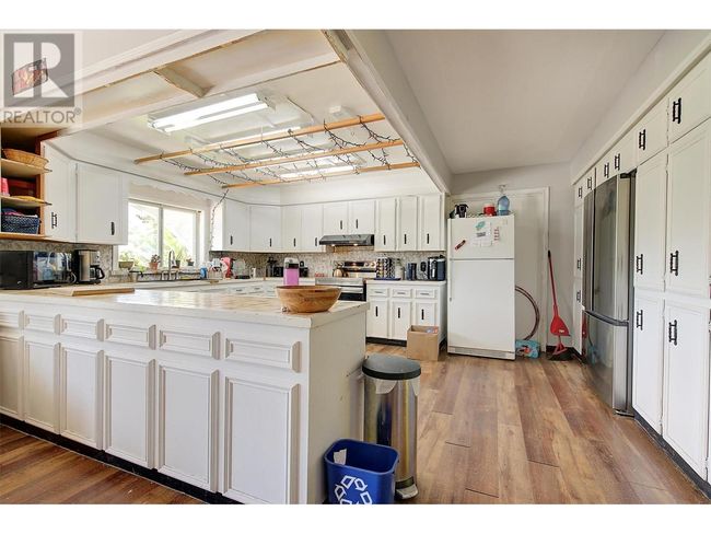 215 Arab Rd, House other with 8 bedrooms, 6 bathrooms and 5 parking in Kelowna BC | Image 9