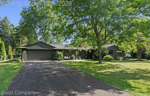 141 Nesbit Ln, Rochester Hills, MI, 48309-2172 | Card Image