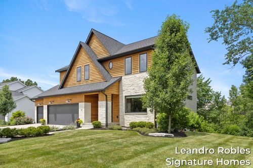 6 Fox Point Ct, Ada, MI, 49301-9263 | Card Image