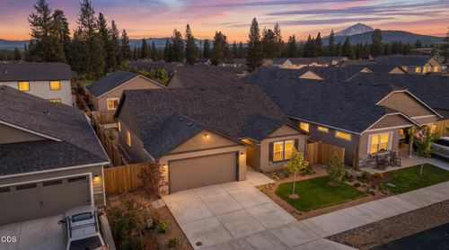 1785 W Williamson Ave, Sisters, OR, 97759-1800 | Card Image