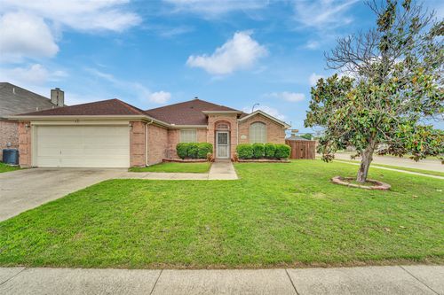 2207 Hickory Wood Trl, Arlington, TX, 76018-3108 | Card Image