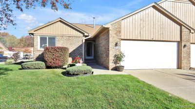 16505 Tyler Drive, Condo with 2 bedrooms, 2 bathrooms and null parking in Clinton Twp MI | Image 1