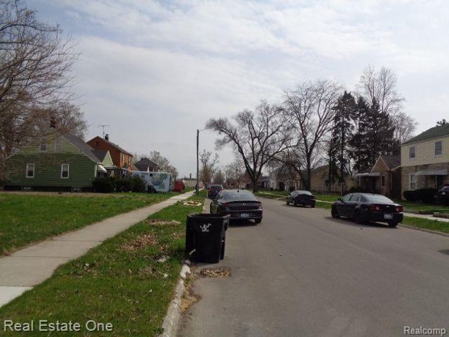 12932 Dwyer St, Home with 0 bedrooms, 1 bathrooms and null parking in Hamtramck MI | Image 6