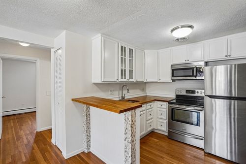 7-145 Warren St, Watertown, MA, 02472-1715 | Card Image