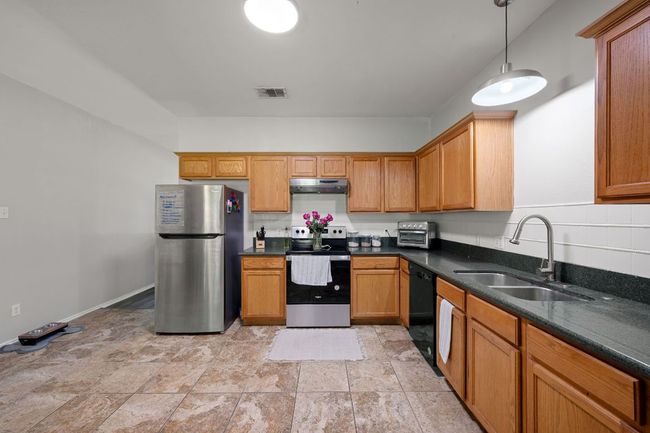 1503 Prather St, House other with 3 bedrooms, 2 bathrooms and 2 parking in Taylor TX | Image 11