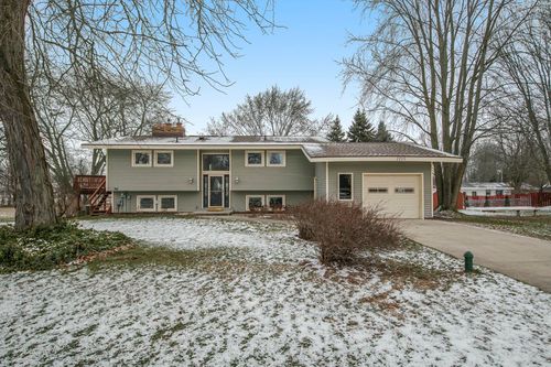 1215 Hillcrest Drive, Wayland, MI, 49348 | Card Image