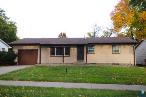 320 N Meyer Ln Lane, Sioux Falls, SD, 57103 | Card Image
