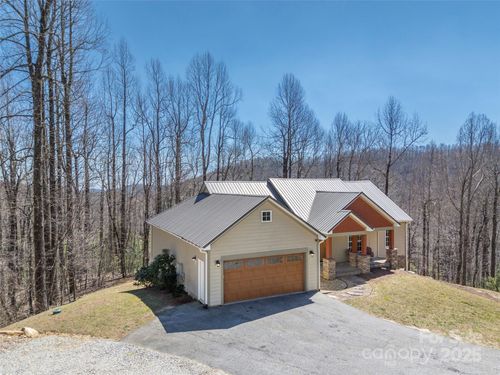 6753 Pinnacle Mountain Rd, Zirconia, NC, 28790-6746 | Card Image