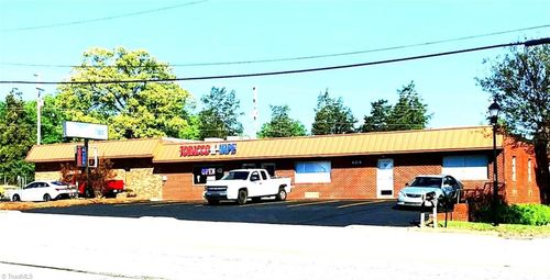 810 W Main St, Jamestown, NC, 27282-9508 | Card Image
