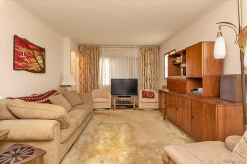 147 8th Ave, Whitestone, NY, 11357-1623 | Card Image