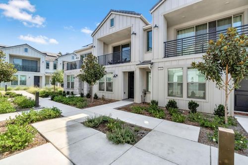 572 N Cindy Ln, Clovis, CA, 93611-7281 | Card Image