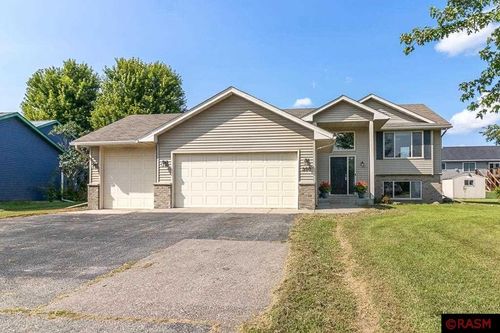350 E Woodridge Dr, Le Center, MN, 56057-1338 | Card Image