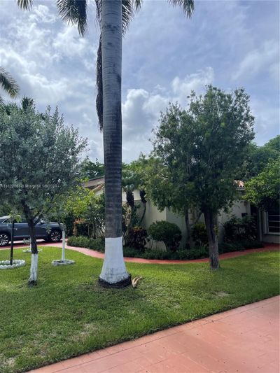 901 Ne 5th St, House other with 3 bedrooms, 3 bathrooms and null parking in Hallandale Beach FL | Image 3