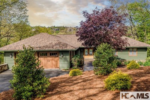 16 S Sassafras Ct, Highlands, NC, 28741-9239 | Card Image