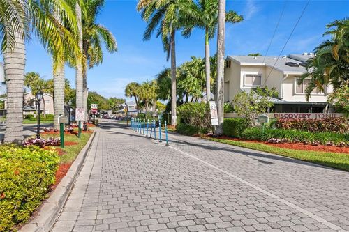 2050 Discovery Cir E, Deerfield Beach, FL, 33442-1042 | Card Image