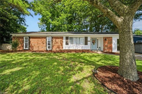 1107 Sean Dr, Chesapeake, VA, 23323-2832 | Card Image