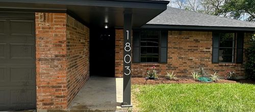 1803 S Park St, Brenham, TX, 77833-4848 | Card Image