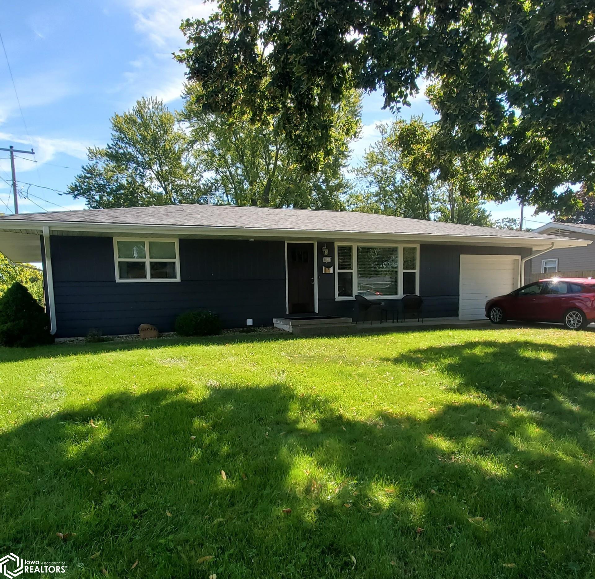 Oak Dr, Fort Madison, IA 52627