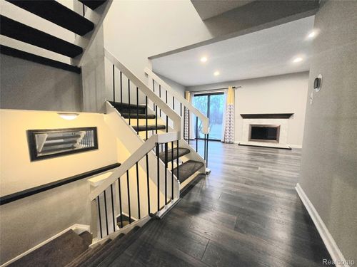 5156 Rock Run, West Bloomfield, MI, 48322-2123 | Card Image