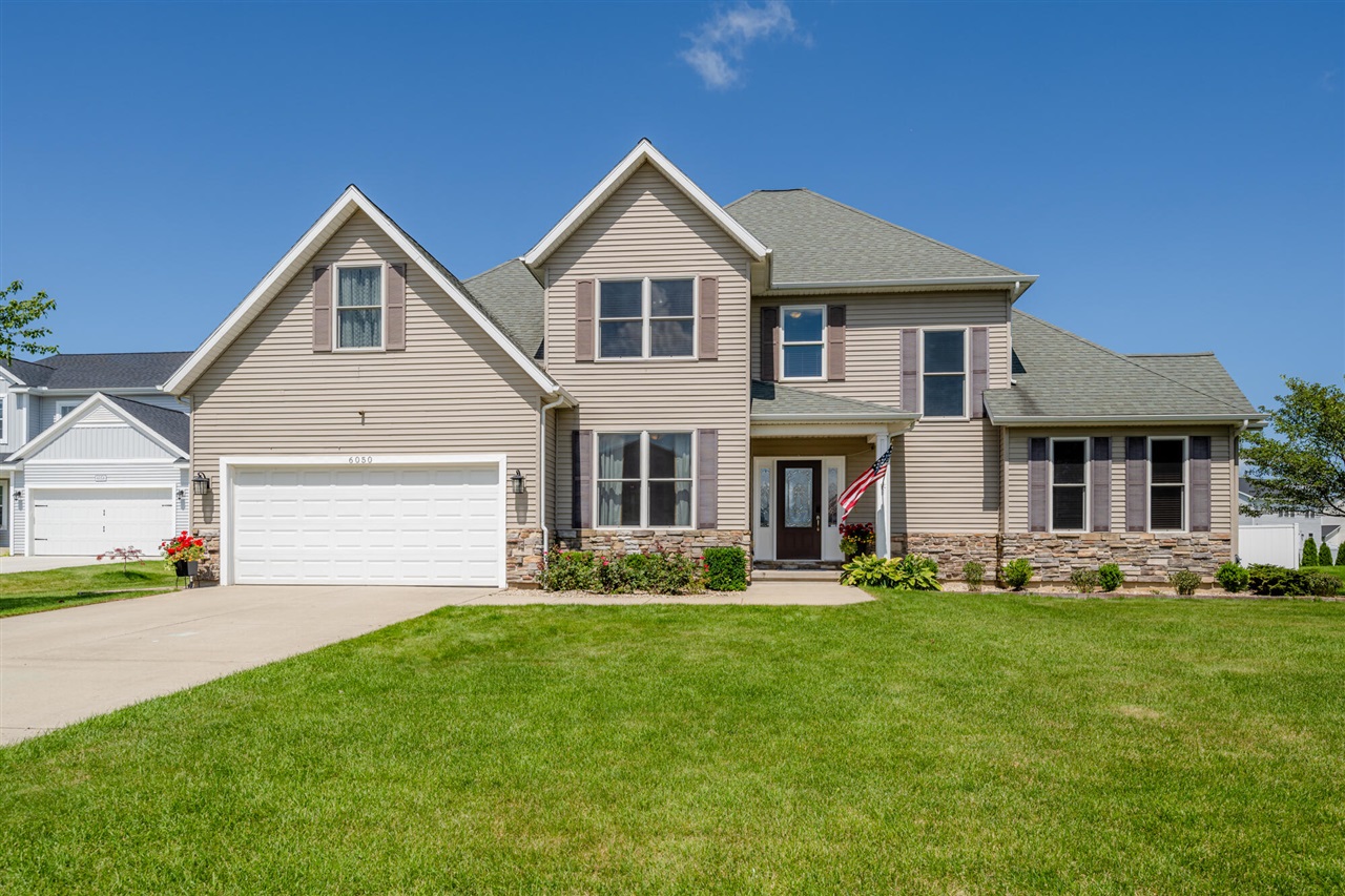 Racine Dr, Stevensville, MI 49127