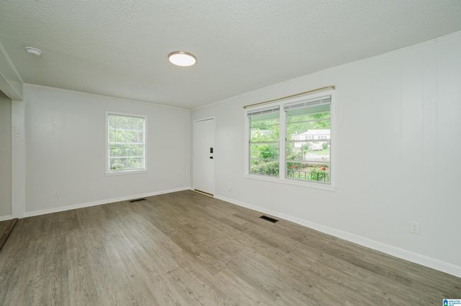 2033 E Lake Blvd, House other with 3 bedrooms, 2 bathrooms and null parking in TARRANT AL | Image 8
