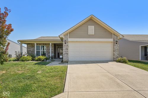 2204 Cherrybark Ct, Shelbyville, IN, 46176-8453 | Card Image