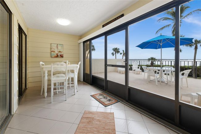 Florida Room to Huge Sundeck! | Image 22