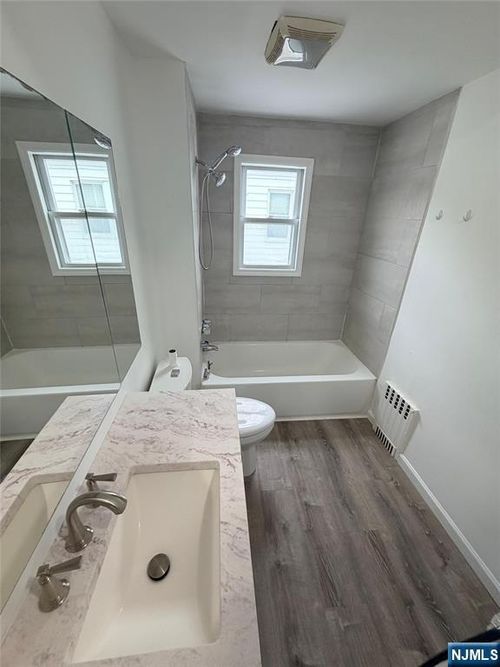 18 Colling Ave, Rochelle Park, NJ, 07662-3905 | Card Image