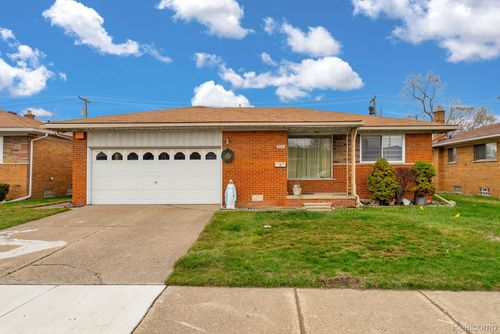 8331 Stanley Dr, Warren, MI, 48093-7126 | Card Image