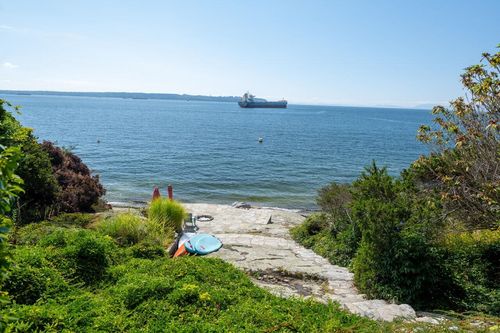 4052 Marine Drive, West Vancouver, BC, V7V1N6 | Card Image
