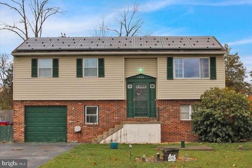 1060 Oakdale Dr, POTTSTOWN, PA, 19464-2710 | Card Image