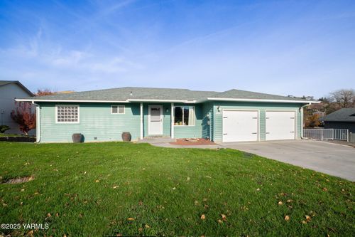 1403 W Cherry Ave, Selah, WA, 98942-1720 | Card Image