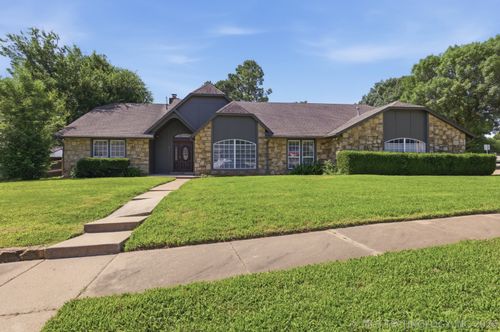 501 E Winston Cir, Broken Arrow, OK, 74011-7213 | Card Image