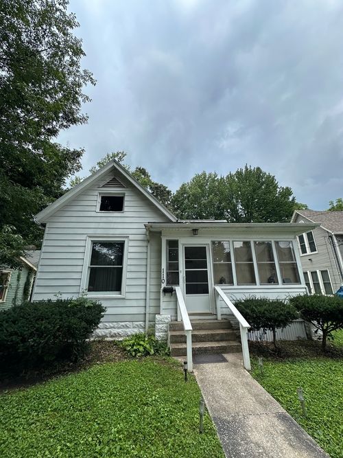 110 S Forest Ave, Carbondale, IL, 62901-2502 | Card Image