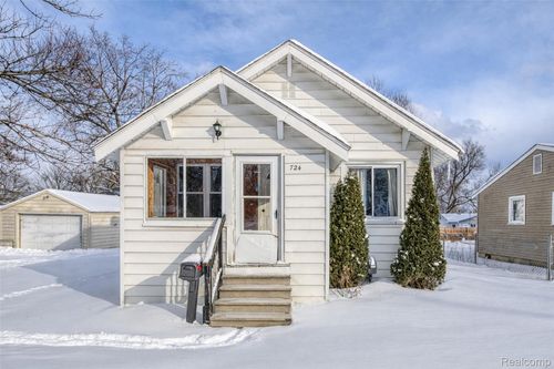 724 Robinwood St, Pontiac, MI, 48340-3139 | Card Image