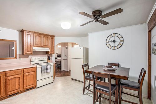 122 Gaige St, Croswell, MI, 48422-1109 | Card Image