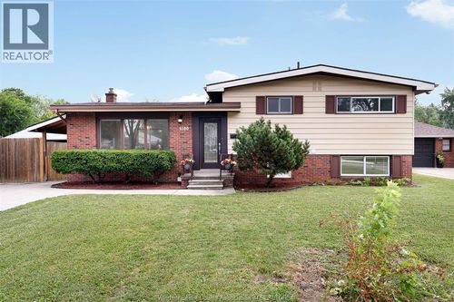 4100 Mount Royal Dr, Windsor, ON, N9G2C2 | Card Image