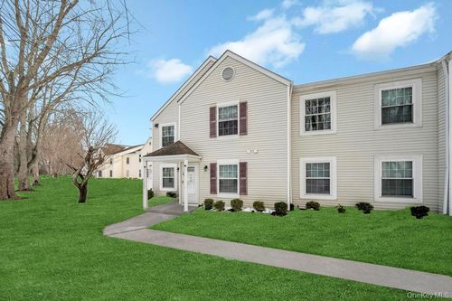 348 Artist Lake Dr, Middle Island, NY, 11953-2331 | Card Image