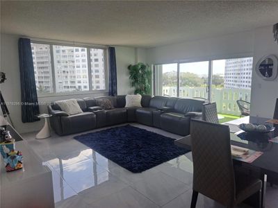 601 - 4001 Hillcrest Dr, Condo with 2 bedrooms, 2 bathrooms and null parking in Hollywood FL | Image 3