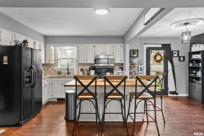 2149 W 30 Th St, House other with 3 bedrooms, 3 bathrooms and null parking in Davenport IA | Image 6