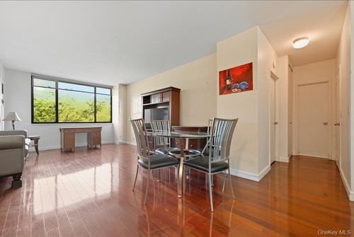 apt-5m-26910 Grand Central Pkwy, Floral Park, NY, 11005-1005 | Card Image