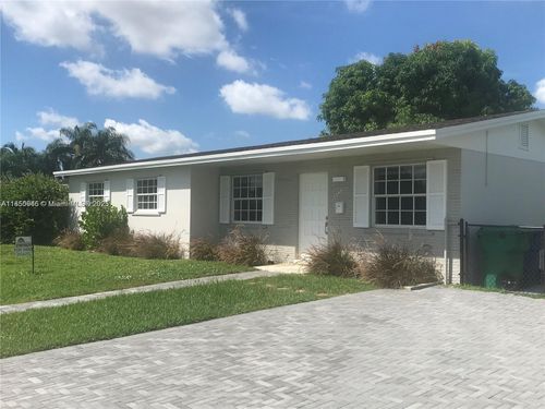 17940 Nw 85th Ave, Hialeah, FL, 33015-2505 | Card Image