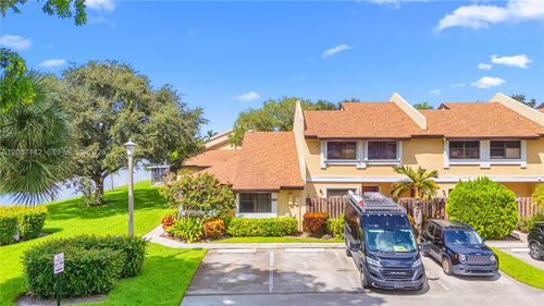 310 Sw 96th Ter, Pembroke Pines, FL, 33025-1077 | Card Image